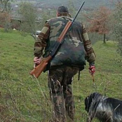 Cacciatore con cane - foto tratta dall'archivio fotografico della Provincia di Cuneo